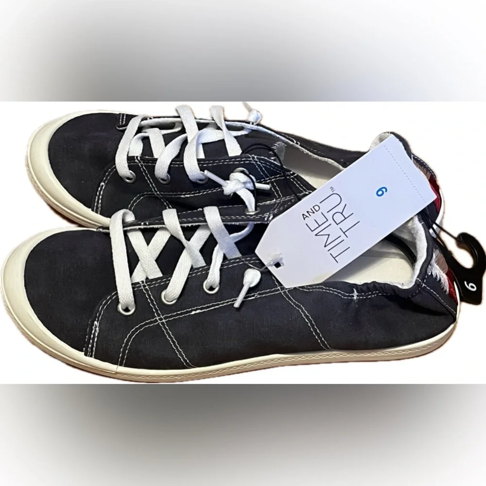 Time and Tru Navy Canvas Lace-Up Scrunchback Sneakers. New with tags. Size 9 - Picture 4 of 6